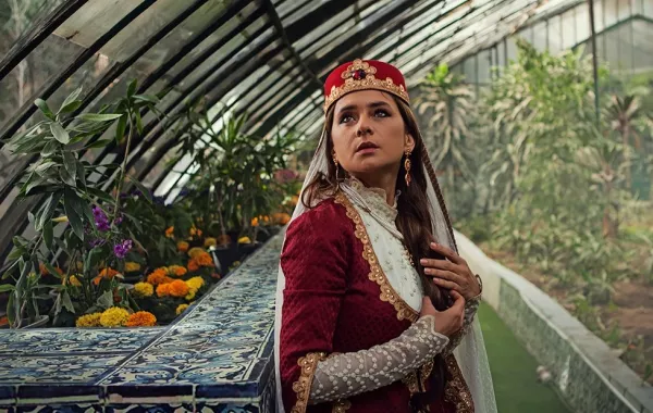 صور: نيللي كريم تحتفل مع الفيل الأزرق بصدارة إيرادات السينما المصرية