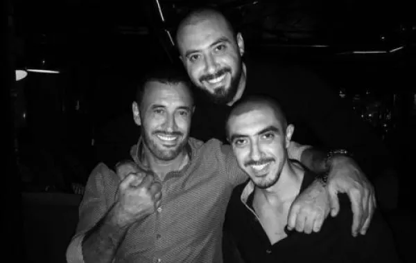 تسريب بطاقات دعوة زفاف عمر كاظم الساهر