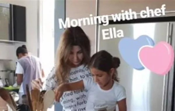 بعد  ليا وميلا نانسي عجرم مع ابنتها الوسطى إيلا