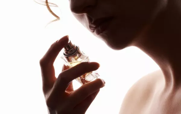 عطور تناسب طالبات الجامعة