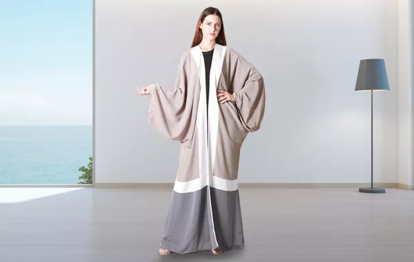 عبايات ملونة بتصاميم جديدة مناسبة للجامعة