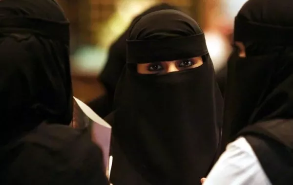 الجوازات السعودية تؤكد: المرأة لا تبقى في حساب أبشر الخاص بوالدها