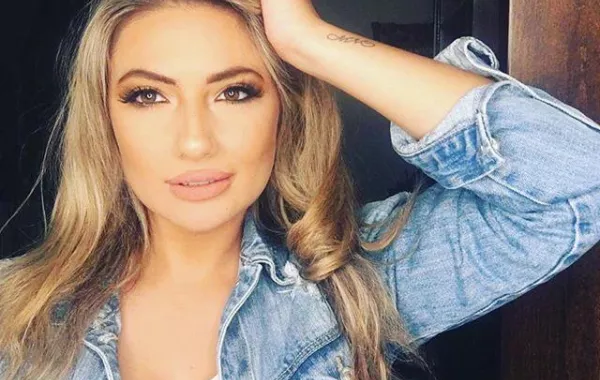 أنجيلا بشارة تنشر صورة  جديدة لإبنتها الكبرى ميشيل