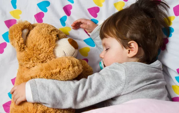 كيف أقنع طفلي بالنوم بمفرده في غرفته الخاصة؟