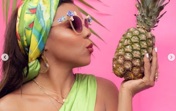 ناهد السباعي تودع الصيف بإطلالة استوائية ..والجمهور: إنتِ محدش يتوقعك