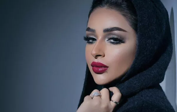 مكياج على طريقة خبيرة التجميل أمل الأنصاري