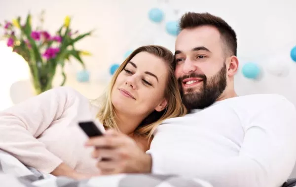 العلاقة الحميمة الناجحة بين الخجل والصراحة