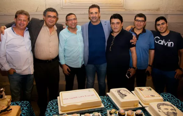 كريم عبد العزيز يحتفل بـ"البعض يذهب للمأذون مرتين" وغياب دينا الشربيني يثير التساؤلات