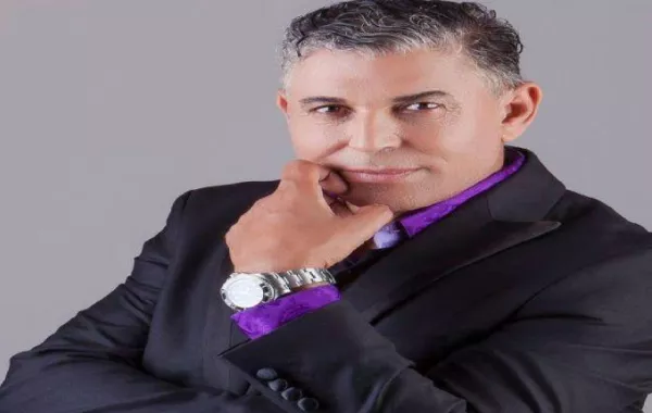 الفنان الشعبي المغربي الستاتي يلحن لابنته