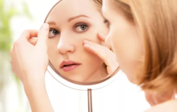 اكتشفي أسباب اصفرار بشرتِك