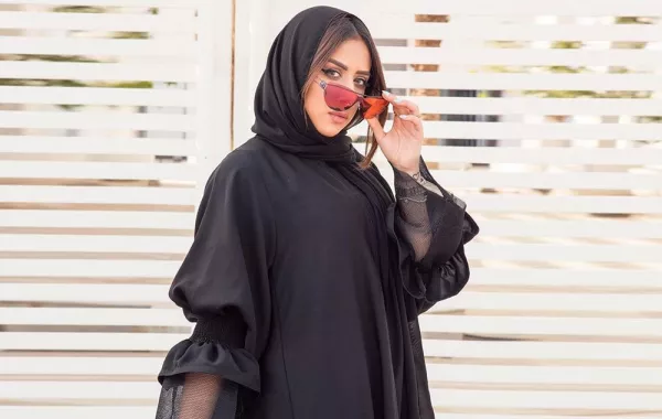 بلمسة مختلفة.. كيف تبدو فرح الهادي بالعبايات؟