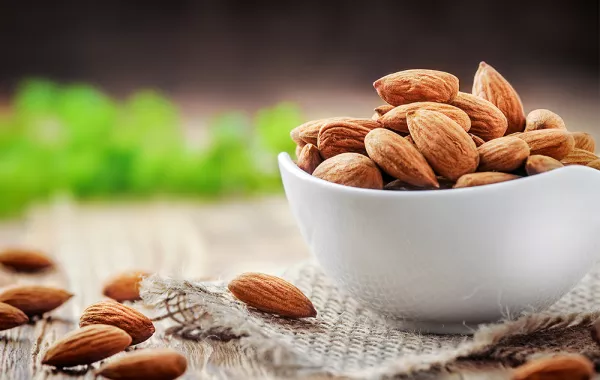 فوائد اللوز للحامل