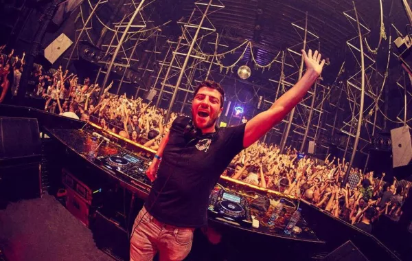 الموسيقي اللبناني بهجت الهندي يطلق أغنية The globe