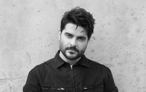 ناصيف زيتون يطرح كليب "فارقوني" في يوم ميلاده