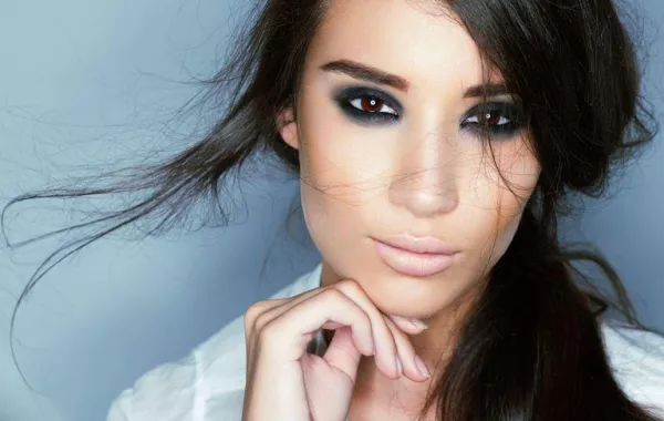 مكياج عيون دخاني في ست خطوات