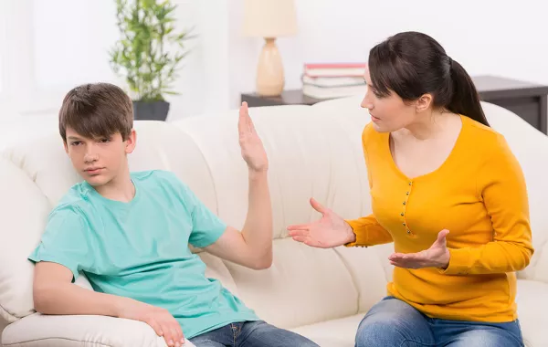 أخطاء في التربية تجعل طفلك شخصية مترددة في المستقبل