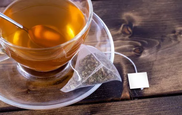 دراسة حديثة تحذر من أكياس الشاي البلاستيكية