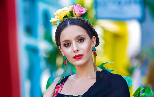 صور: جميلة عوض تفوز بجائزة أفضل ممثلة آسيوية عن فيلم من إفريقيا