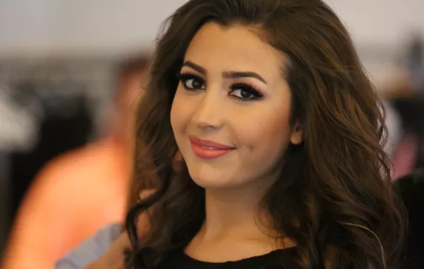 فيديو: جنات تغني لابنتها كل ما فيك حبيبي