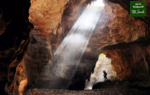 تشجيع سياحة الكهوف والمغارات في المملكة العربية السعودية