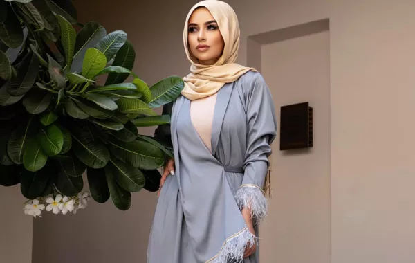موديلات عبايات ملونة من وحي الفاشينيستا المحجبات