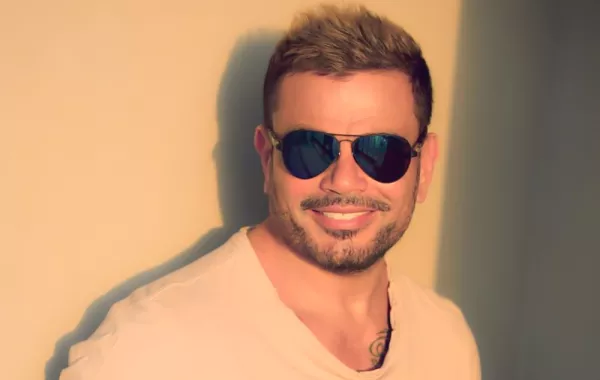 فيديو وصور: احتفال النجوم بعيد ميلاد عمرو دياب الـ58 برعاية دينا الشربيني