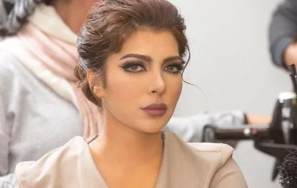 أصالة مستمرة في ألغازها وأحد المتابعين يعرض عليها الزواج