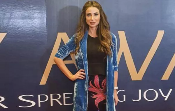 إطلالات مميزة لنجمات حفل صناعة الترفيه في موسم الرياض