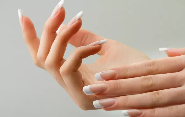 أسباب تغير لون الأظافر... تجنبي الأسباب 