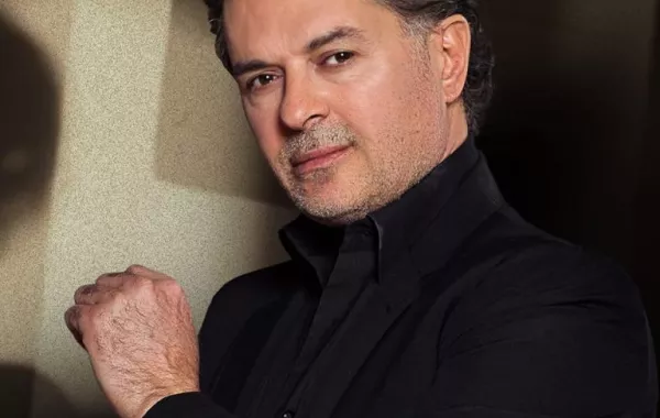 راغب علامة يحث زملاءه على التبرّع بالمال لتشجير المناطق المنكوبة