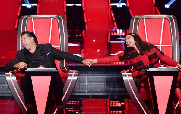 فيديو: راغب علامة يعترف بمحبة أحلام ويمنحها هدية وتعديل جديد في ذا فويس