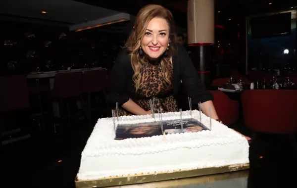 هكذا احتفلت نهال عنبر بعيد ميلادها.. محمد رمضان أبرز الحضور 