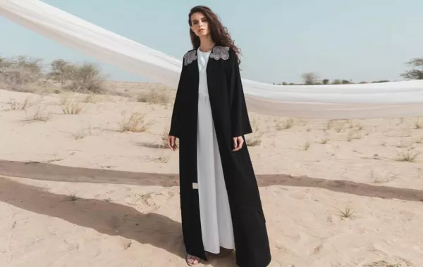 عبايات سوداء ماركات موضة 2019 تخفي عيوب الجسم