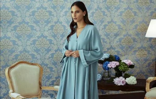 عبايات ملونة موضة 2019 ونصائح تنسيقها مع الأزياء