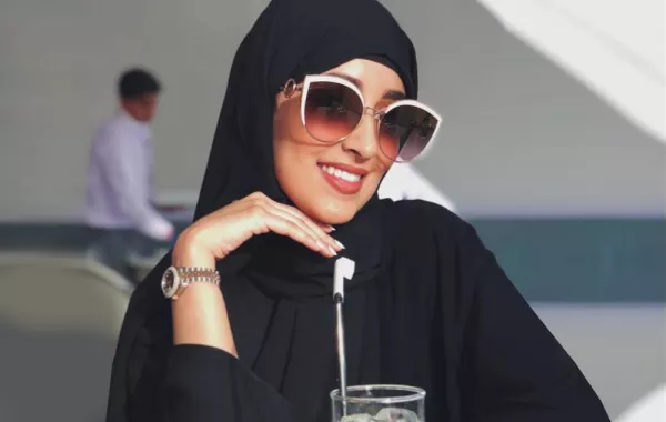 مجوهرات ونظارات عصرية على طريقة نجود الشمري