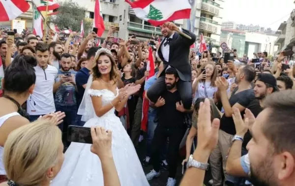 تظاهرات لبنان..عرائس بالأبيض وسط ثورة الشعب