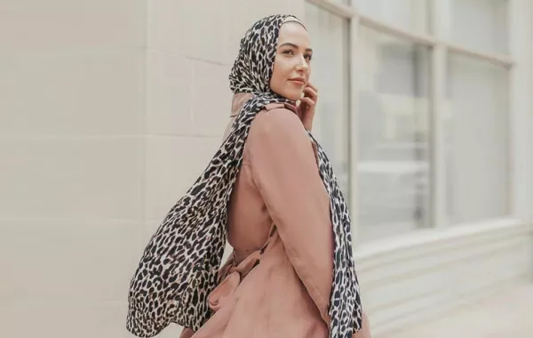 ملابس محجبات بطبعات الحيوانات وأسرار تنسيقها مع الحجاب