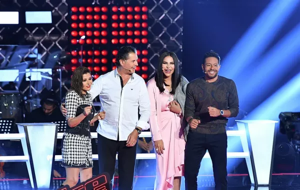 ذا فويس: نار المواجهة تحرق المواهب الشابة قبل العروض المباشرة