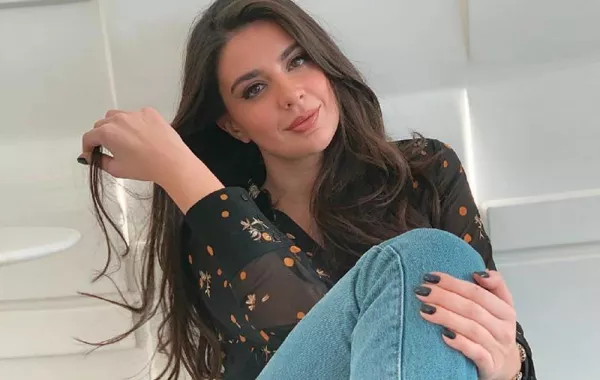 إطلالات شبابية من وحي بيرلا حلو