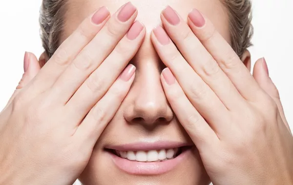 خلطة منزلية مضمونة لتفتيح اليدين