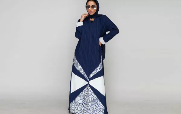 عبايات باللون الأزرق موضة 2019 بحسب شكل الجسم