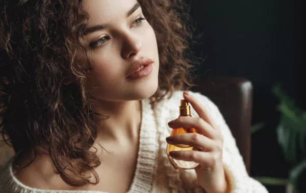 عطور دافئة لشتاء أنيق.. إليكِ أهم خمسة عناوين