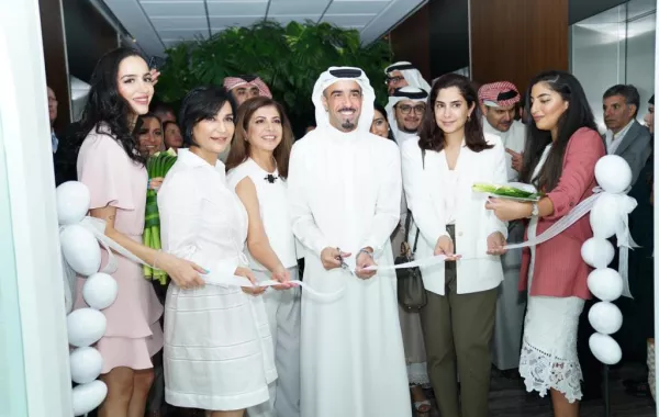 الشيخ عيسى بن علي يفتتح مركز " أدارا  " لتدريب  السيدات على مهن الصحة والجمال