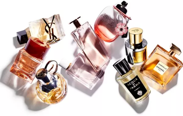 هكذا تختارين العطر المناسب في كافة إطلالاتك