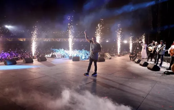 بالفيديو.. عمرو دياب: موسم الرياض عشرة على عشرة