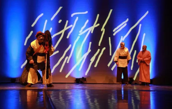 لقطة من المسرحية التونسية.jpg