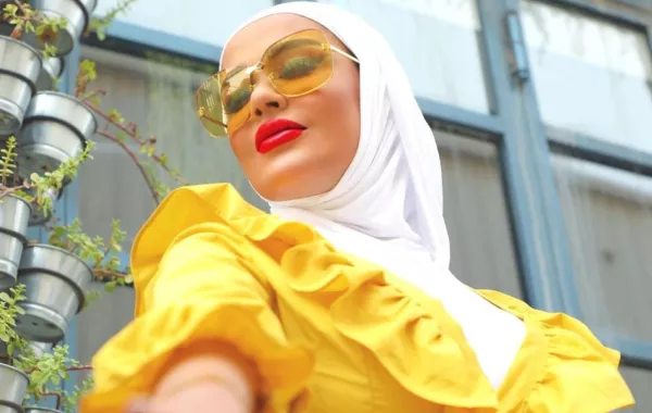 طريقة تنسيق الحجاب مع نظارتكِ الشمسية بأسلوب مرمر محمد