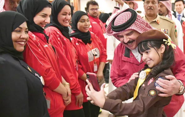 سيلفي مع طالبة.jpg