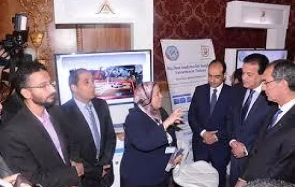 2هيئة تدريس جامعة بنها مع رئيس البحث العلمي .jpg