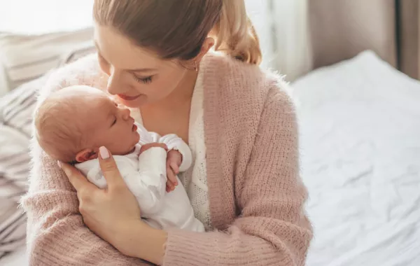 بعد الولادة القيصرية... أمور افعليها وأخرى تجنبيها